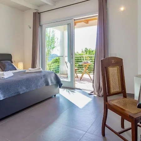 Emmeline Fronte Mare 5 6 Bagni Infinity Pool Wifi Per 12 Persone