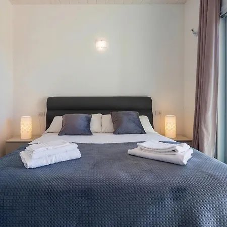 Emmeline Fronte Mare 5 6 Bagni Infinity Pool Wifi Per 12 Persone