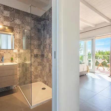 Emmeline Fronte Mare 5 6 Bagni Infinity Pool Wifi Per 12 Persone