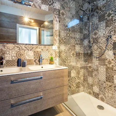 Emmeline Fronte Mare 5 6 Bagni Infinity Pool Wifi Per 12 Persone
