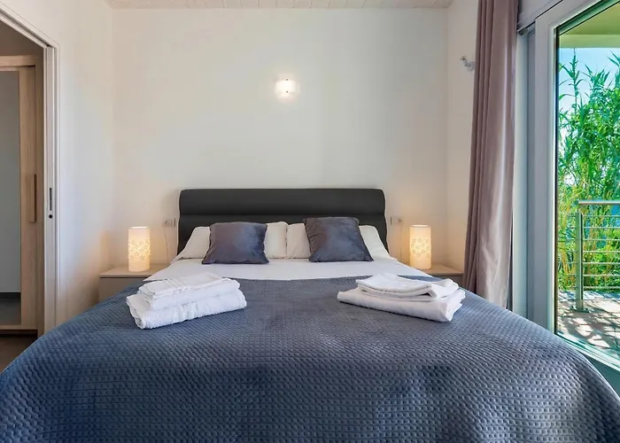 Emmeline Fronte Mare 5 6 Bagni Infinity Pool Wifi Per 12 Persone