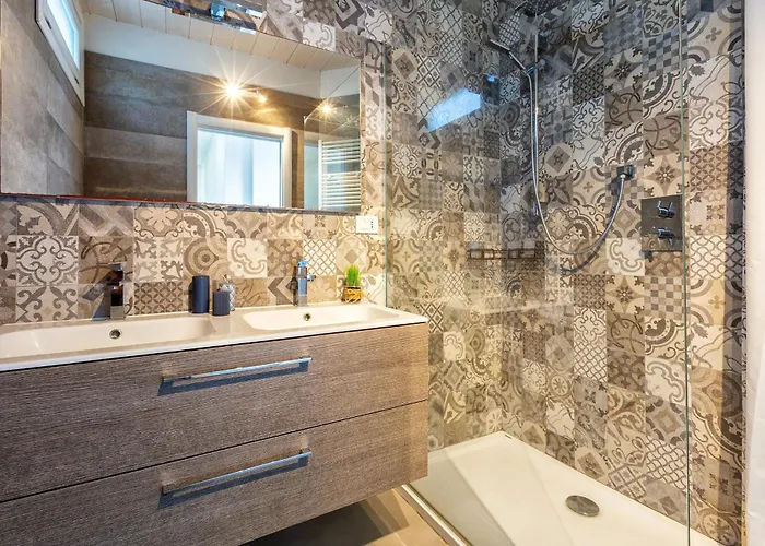 Emmeline Fronte Mare 5 6 Bagni Infinity Pool Wifi Per 12 Persone